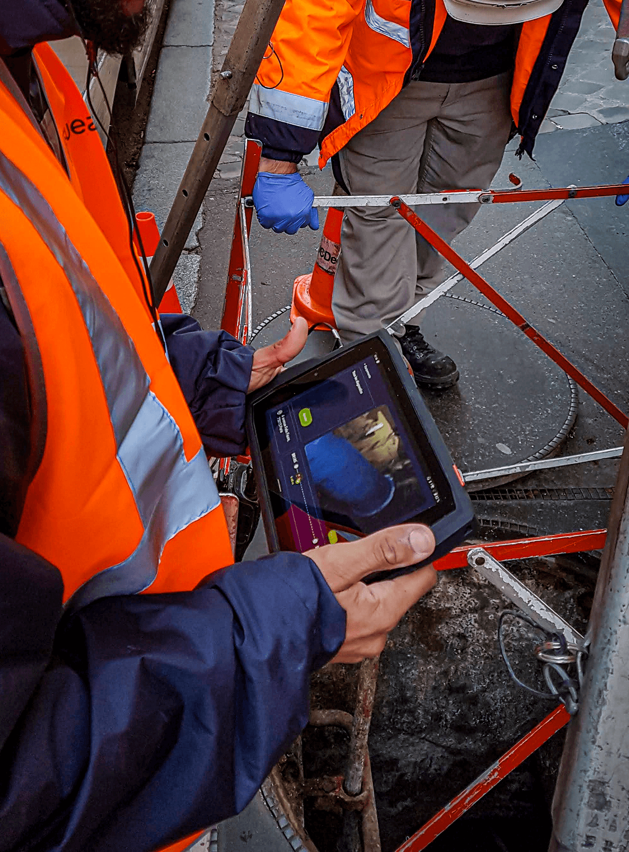 BeTomorrow conçoit pour SUEZ une application tablette connectée pour piloter les inspections en réseaux souterrains et renforcer la sécurité des agents.